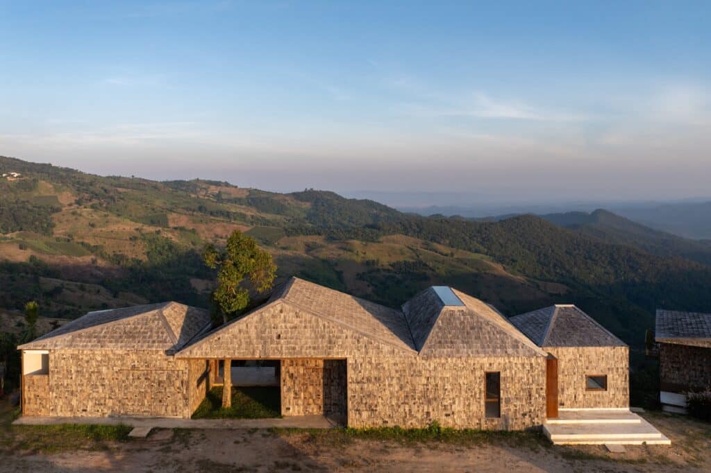 The Wood Cabin / S.O.S Architects